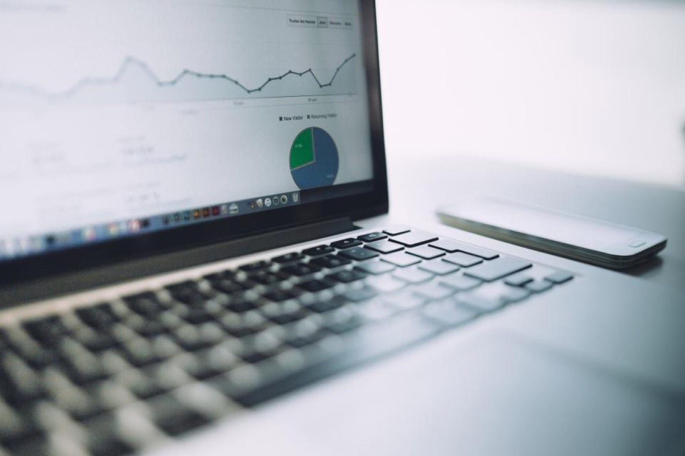 Estudo da AWS aponta que startups lideram a adoção de IA no Brasil — mas travam na próxima etapa